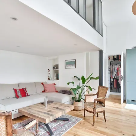 Large Bright Studio On Courtyard * Paris