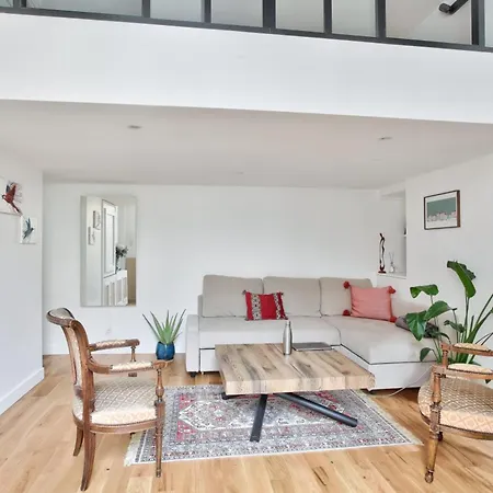 Large Bright Studio On Courtyard 아파트 파리